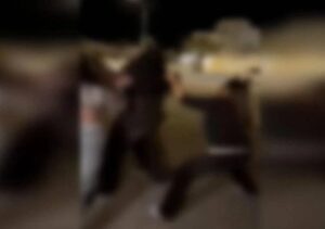 Avola, ragazzina aggredita e pestata da branco di ragazzine, il VIDEO finisce sui social