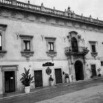 Scicli, con la mostra “L’Opera delle formiche” del maestro Emilio Isgrò si inaugura il MACC