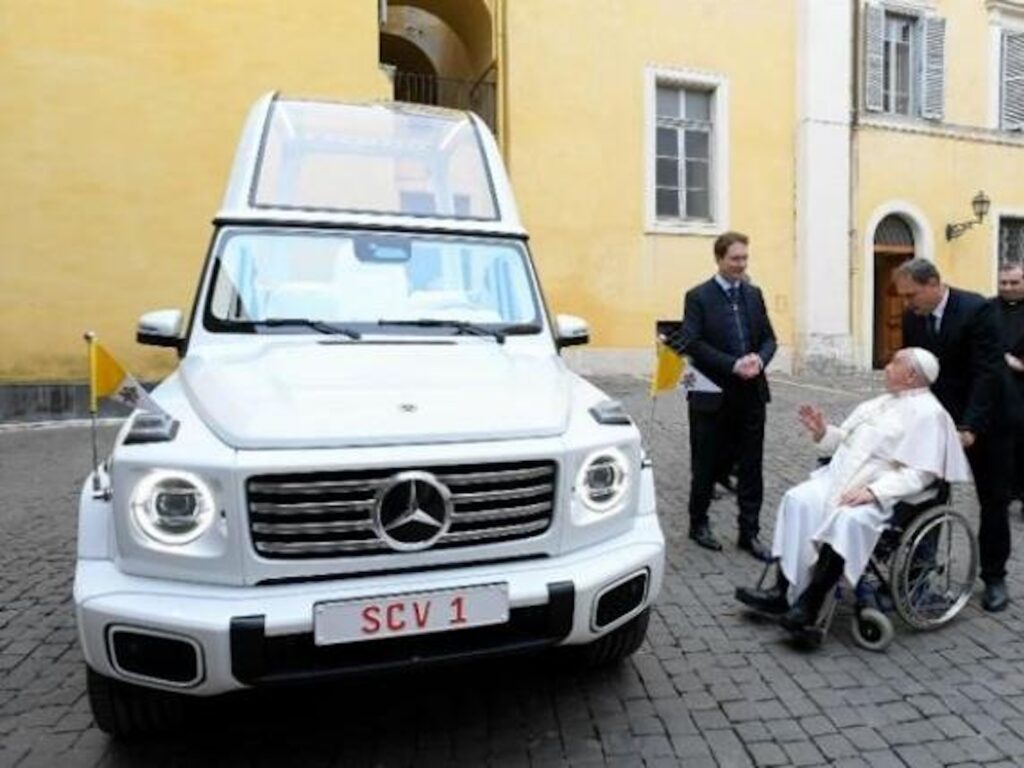 L'ultima volont&agrave; del pontefice: &laquo;La Papamobile a Gaza per aiutare i bambini&raquo;