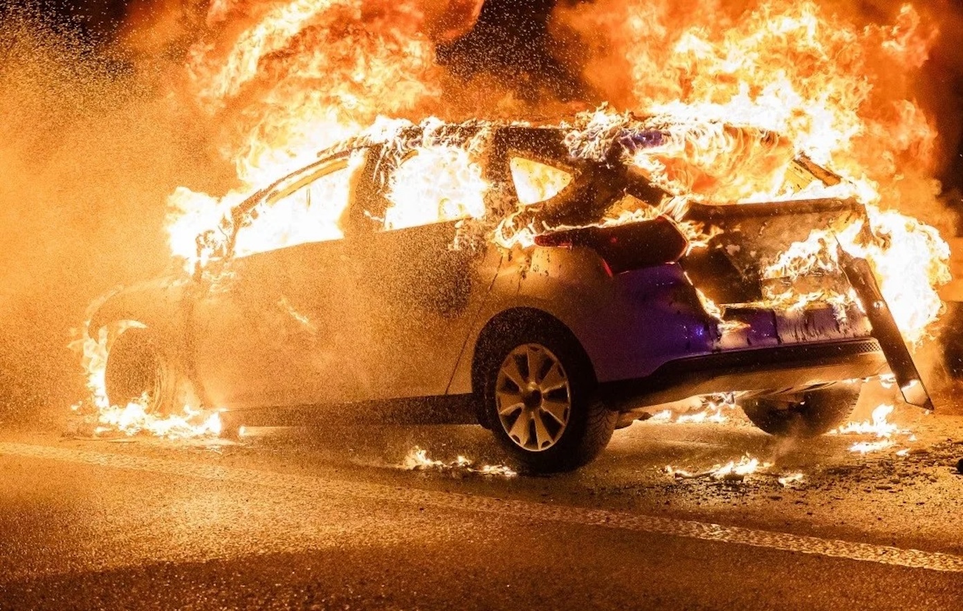 Vittoria, arrestato 23enne per aver incendiato un'auto
