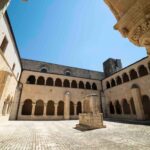 Modica e le tariffe per usufruire della chiesa e del chiostro di Santa Maria del Gesù per eventi privati