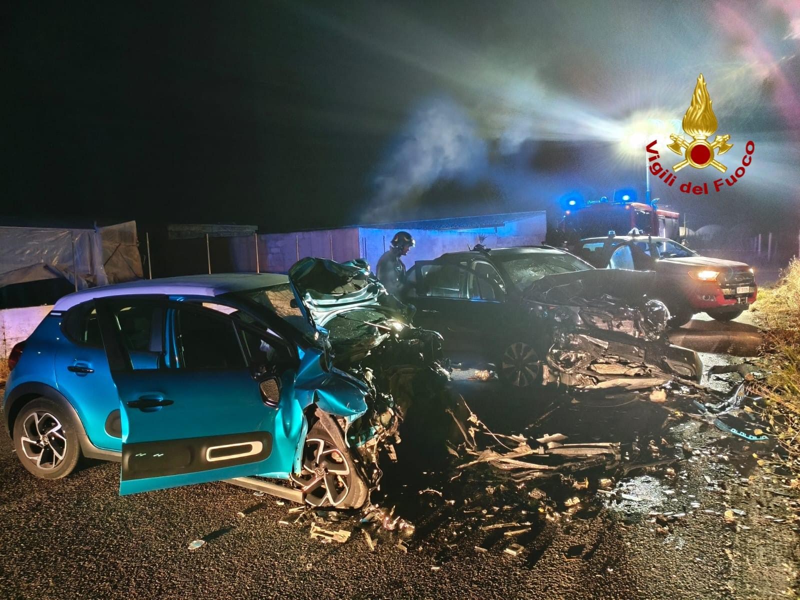 Incidente del sabato sera a Randello, scontro fra due auto e uno scooter, 5 feriti, 3 gravi
