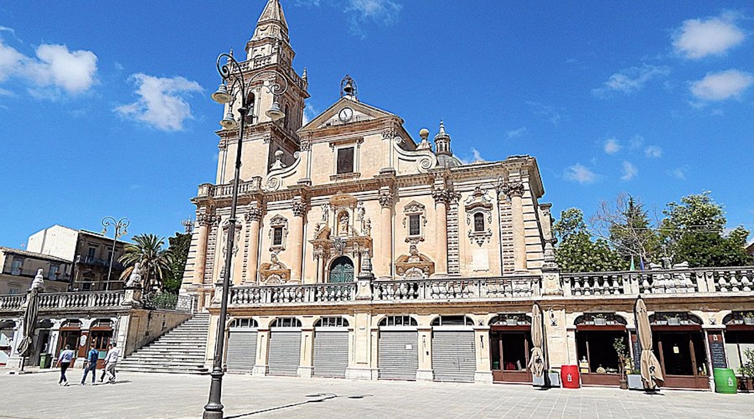Rapina in piazza San Giovanni a Ragusa, arrestati due bengalesi