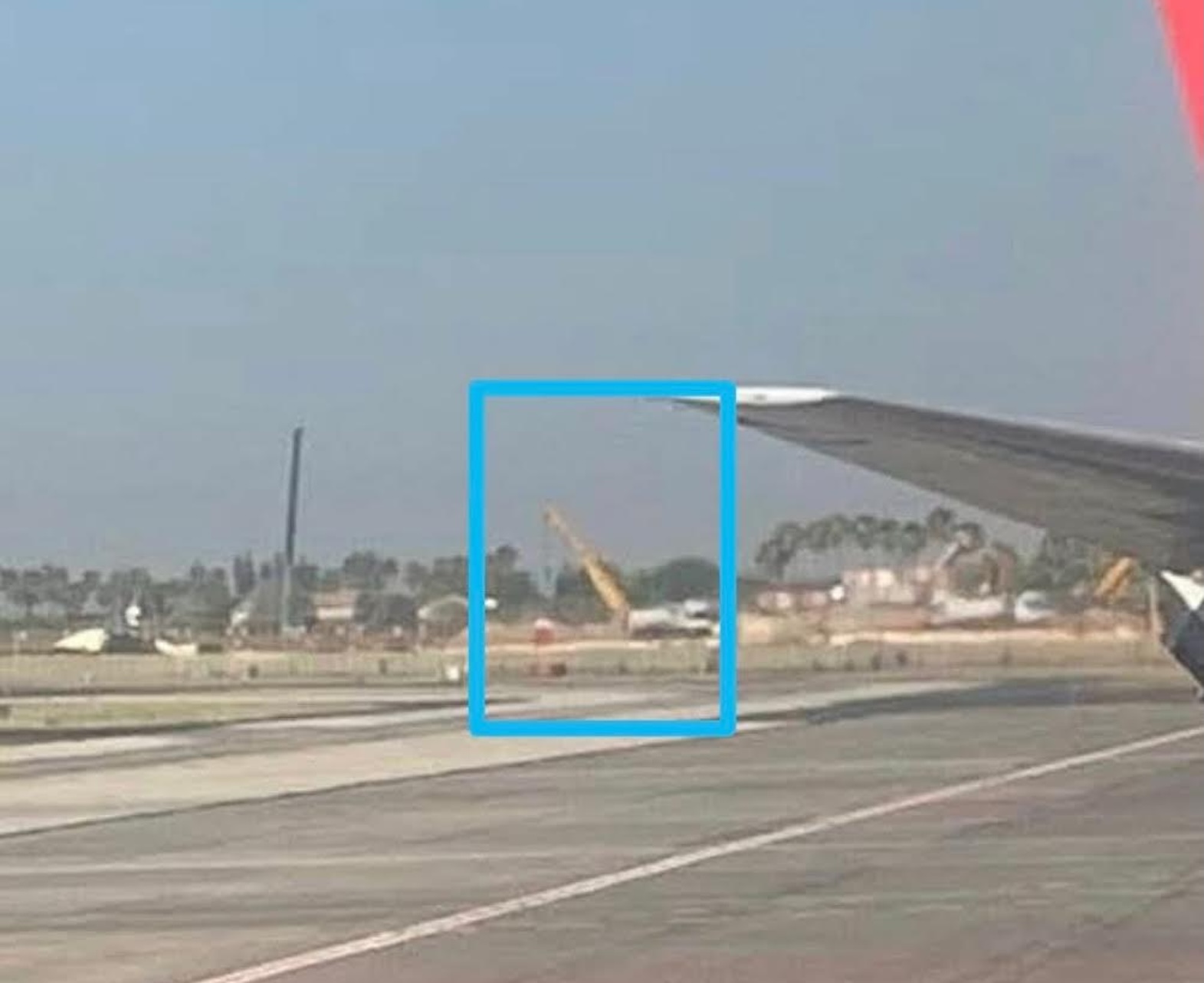 Sospesi tutti i voli all’aeroporto di Catania fino alle 9 del mattino. Per colpa di una gru