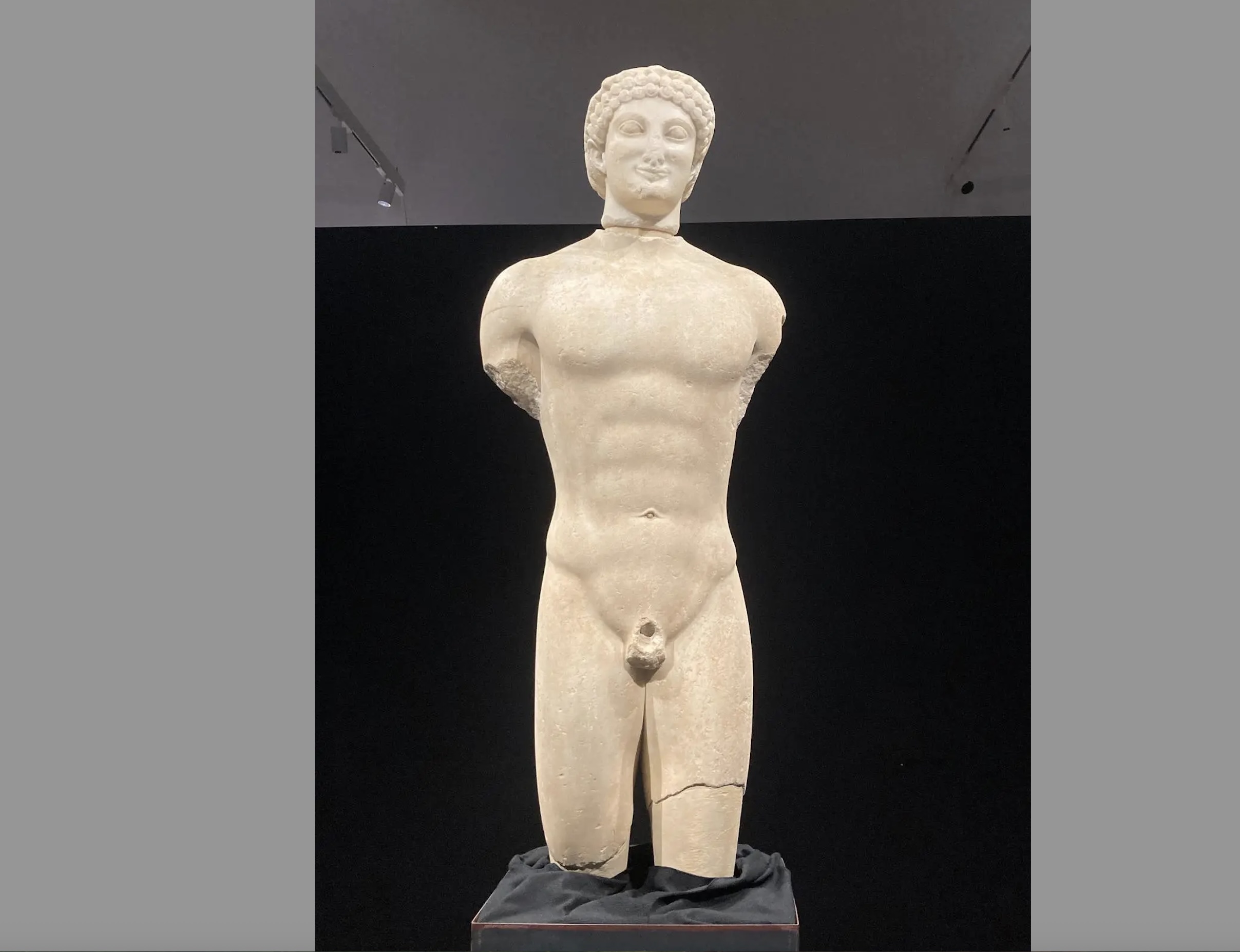 Il Kouros ritrovato torna a Catania: per un anno in mostra lo straordinario reperto “ricomposto”