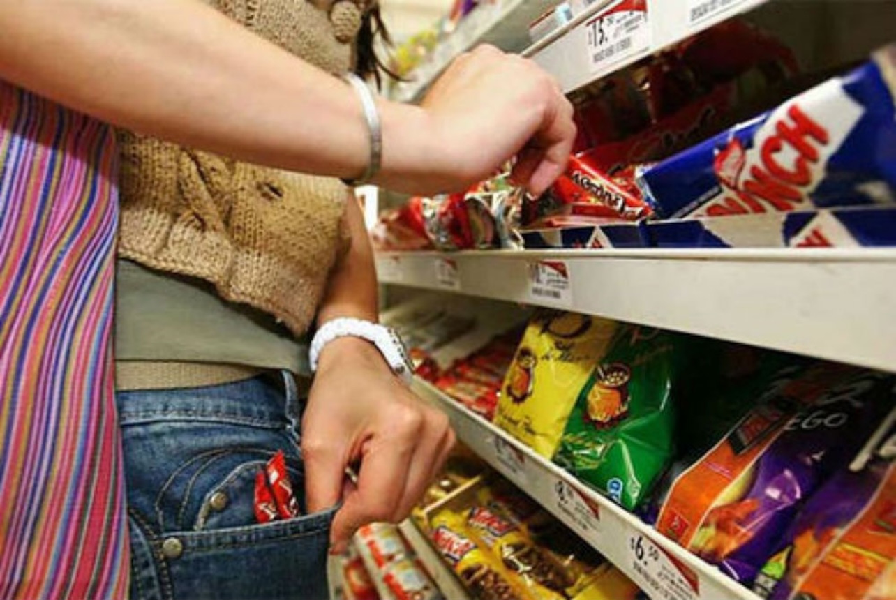 Modica, interrotta la serie di furti nei supermercati. Fermata una coppia