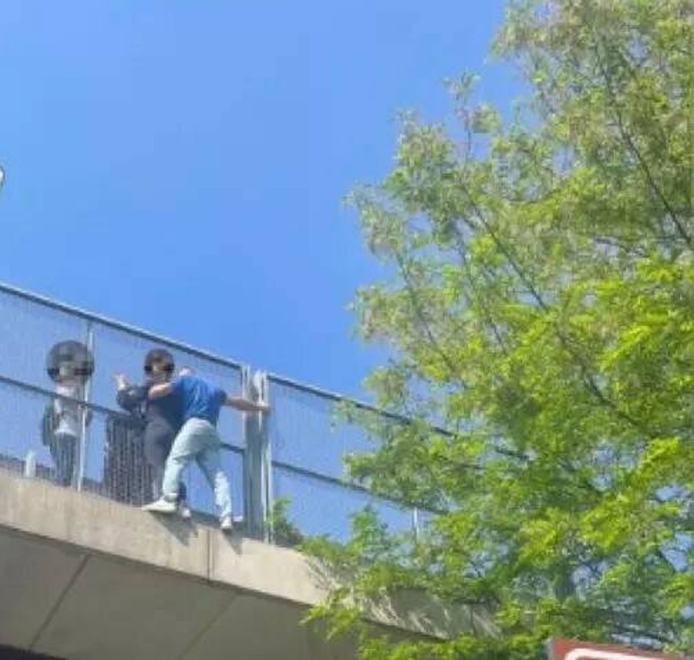 Tenta il suicidio sulla Modica-Pozzallo, dissuaso da poliziotto fuori servizio