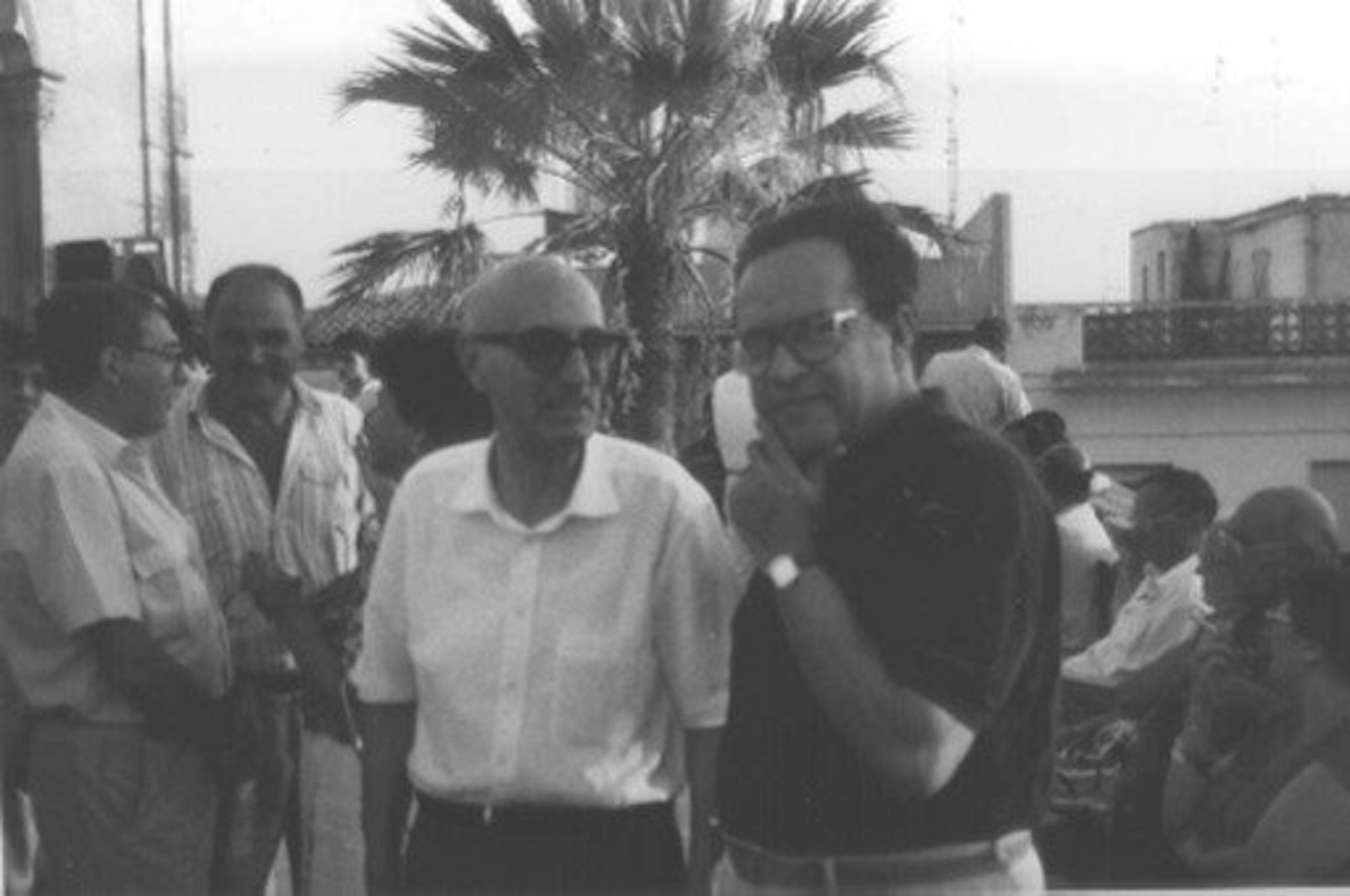 “Un mezzogiorno irripetibile e perfetto”. Quando Gesualdo Bufalino fece gli auguri di buon compleanno a Piero Guccione per i suoi 50 anni
