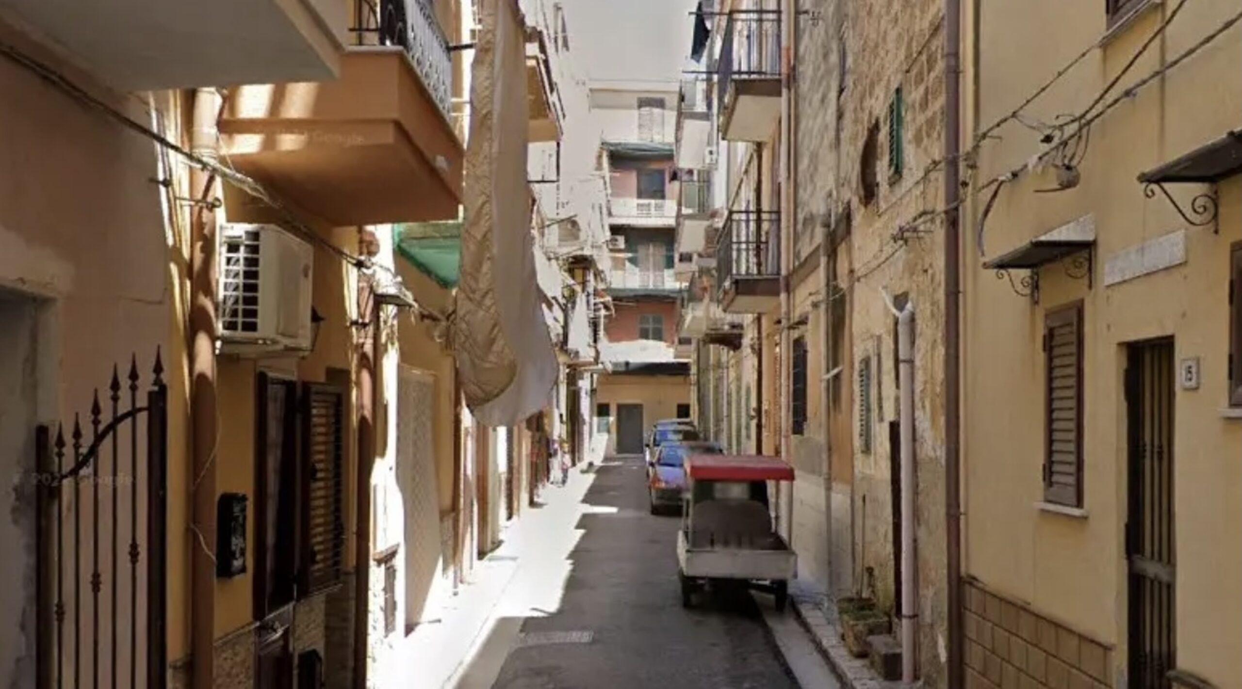 Donna ha malore per il gran caldo e muore per strada