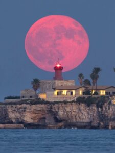 La spettacolare Luna dello Storione a Siracusa Immagine rappresentativa di La spettacolare Luna dello Storione a Siracusa