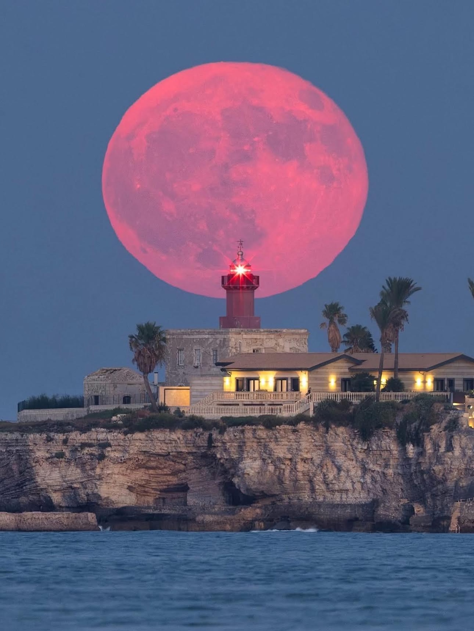 La spettacolare Luna dello Storione a Siracusa