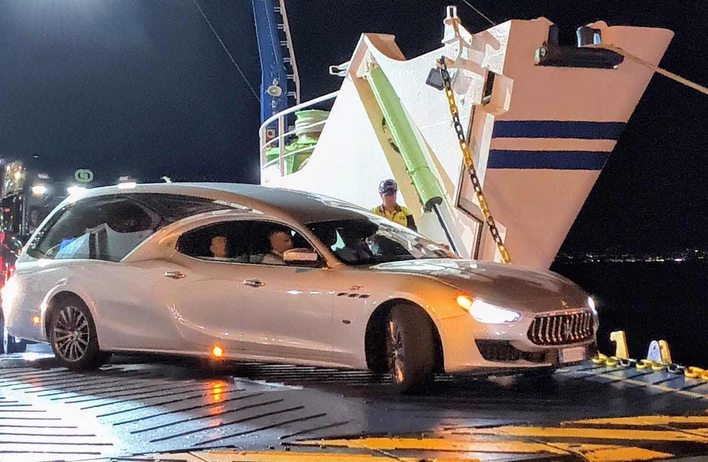 Il feretro di Pippo Baudo è sbarcato in Sicilia. VIDEO. La morte causata da una infezione ai polmoni