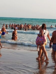 Immagine rappresentativa di Quel pomeriggio a Marina di Ragusa non sono stato un incosciente. Mi sono buttato in mare per salvare una donna
