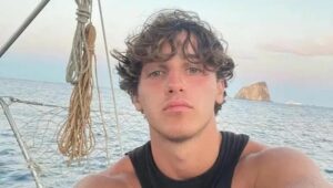 Immagine rappresentativa di È Francesco Aronica il 23enne catanese morto per un tuffo in mare a Polignano