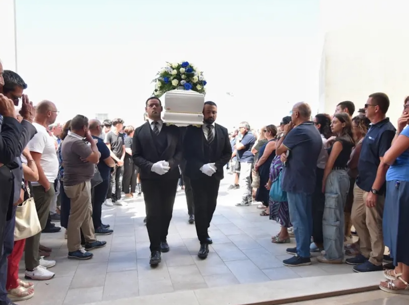 Celebrati i funerali di Andrea Passalacqua, schiacciato dalle ruote di un trattore