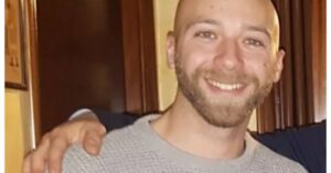Carabiniere siciliano muore a Mantova: la sua moto si è scontrata con un furgone. Era papà da due anni Immagine rappresentativa di Carabiniere siciliano muore a Mantova: la sua moto si è scontrata con un furgone. Era papà da due anni