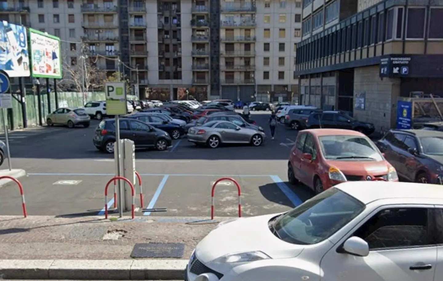 Catania, parcheggiatore abusivo ucciso a coltellate in corso Sicilia. Preso l’omicida