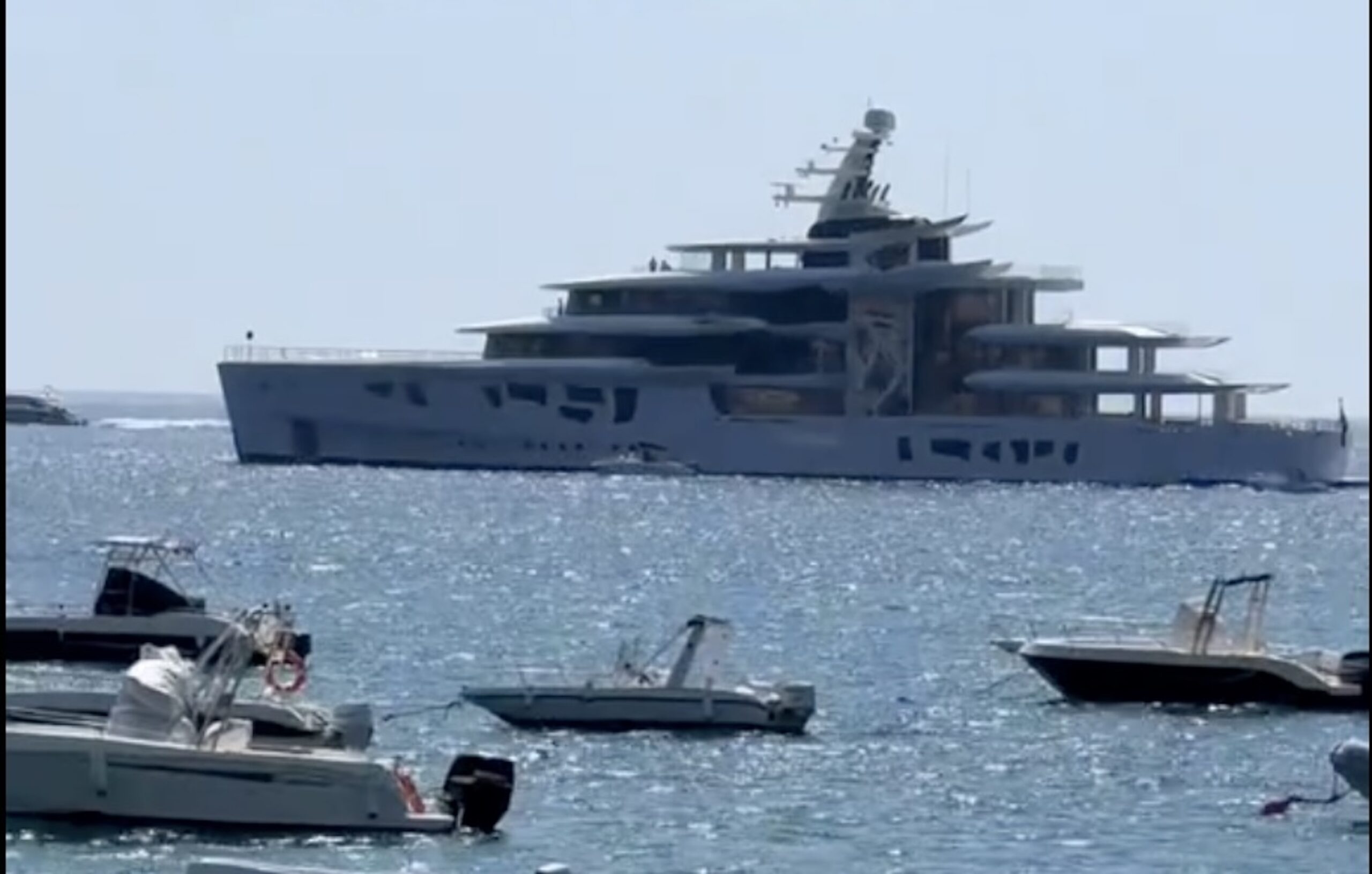 Dopo Siracusa, Taormina. Lo yacht di Cristiano Ronaldo in Sicilia Dopo Siracusa, Taormina. Lo yacht di Cristiano Ronaldo in Sicilia