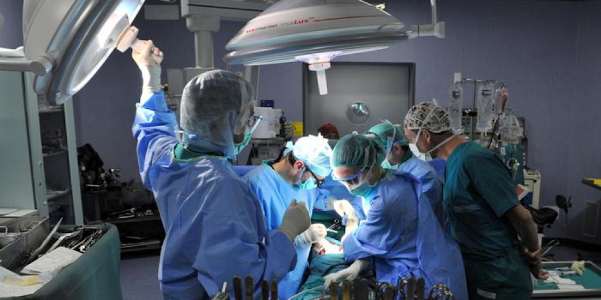 Colla istantanea salva una neonata con anomalia vascolare