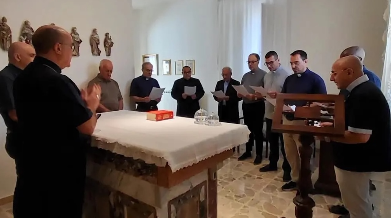 Ragusa, i nuovi parroci hanno giurato dinanzi al vescovo La Placa Ragusa, i nuovi parroci hanno giurato dinanzi al vescovo La Placa