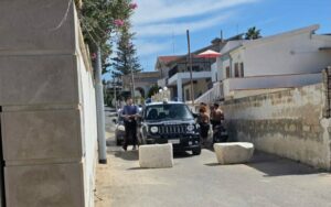 Immagine rappresentativa di Scoglitti, sub recuperano oggetto ma non si accorgono che è una granata inesplosa