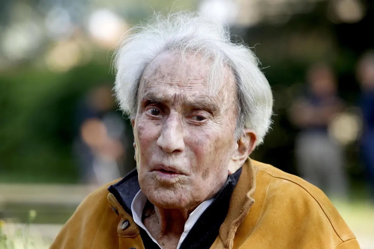Emilio Fede è in condizioni critiche, la figlia: «Continua a lottare come un leone» Emilio Fede è in condizioni critiche, la figlia: «Continua a lottare come un leone»