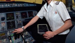 Immagine rappresentativa di La pilota della British Airways ubriaca in volo: cacciata dall’aereo, aggredisce pure i poliziotti
