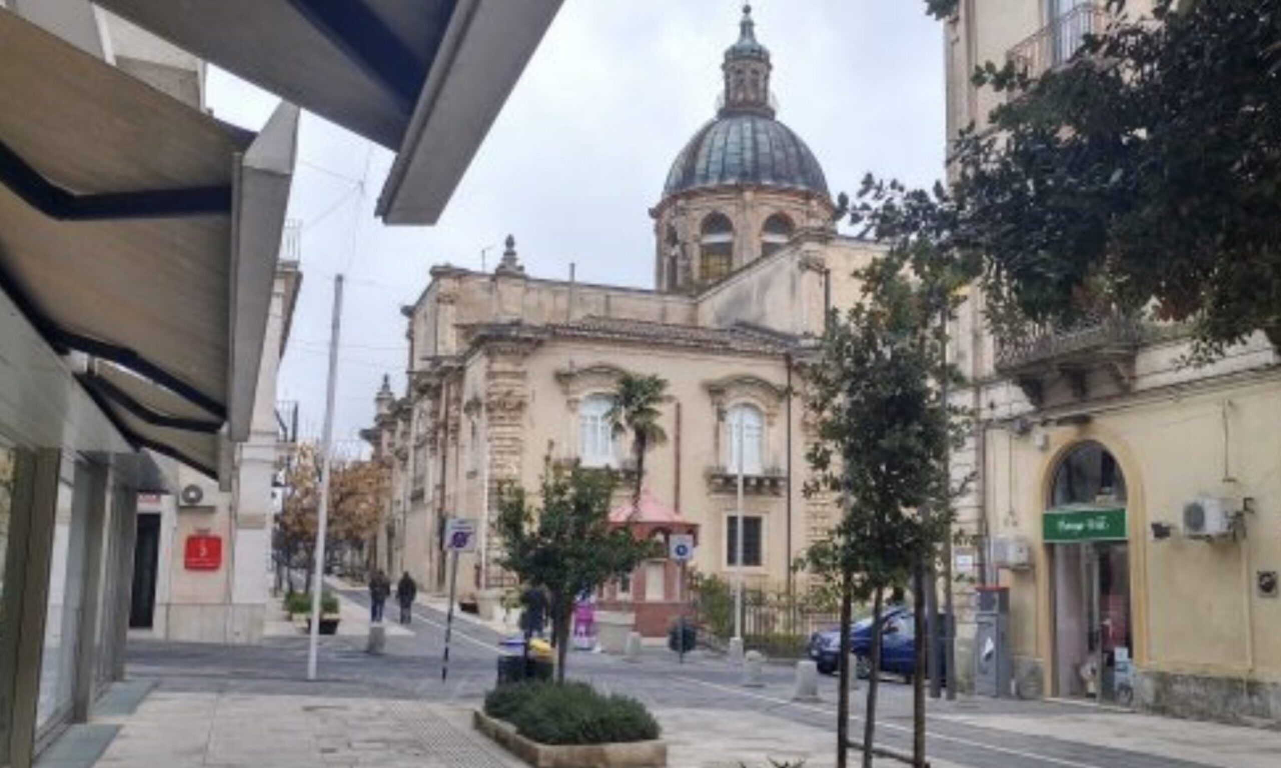 Ragusa, vittoriese preso a colpi di bottiglia in testa in via Roma da extracomunitari