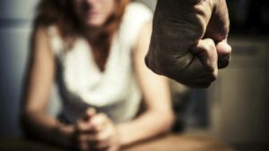 Immagine rappresentativa di Modica, 61enne arrestato per detenzione illegale di una pistola e denunciato per atti persecutori nei confronti della ex moglie