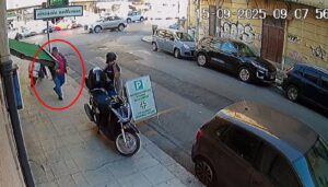 Immagine rappresentativa di Omicidio davanti alla farmacia, la sequenza drammatica del delitto