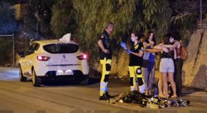 Immagine rappresentativa di Travolta e uccisa da un’auto nei pressi di un ristorante