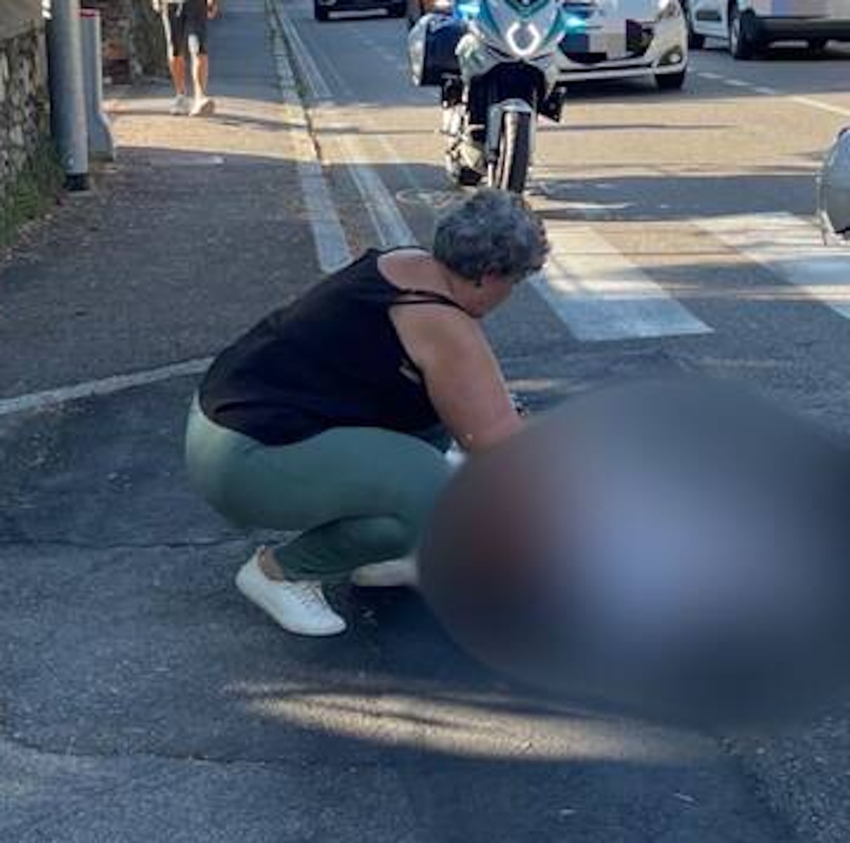 Pirata della strada investe una donna a Vittoria, lei andava a prendere il figlio all’uscita di scuola