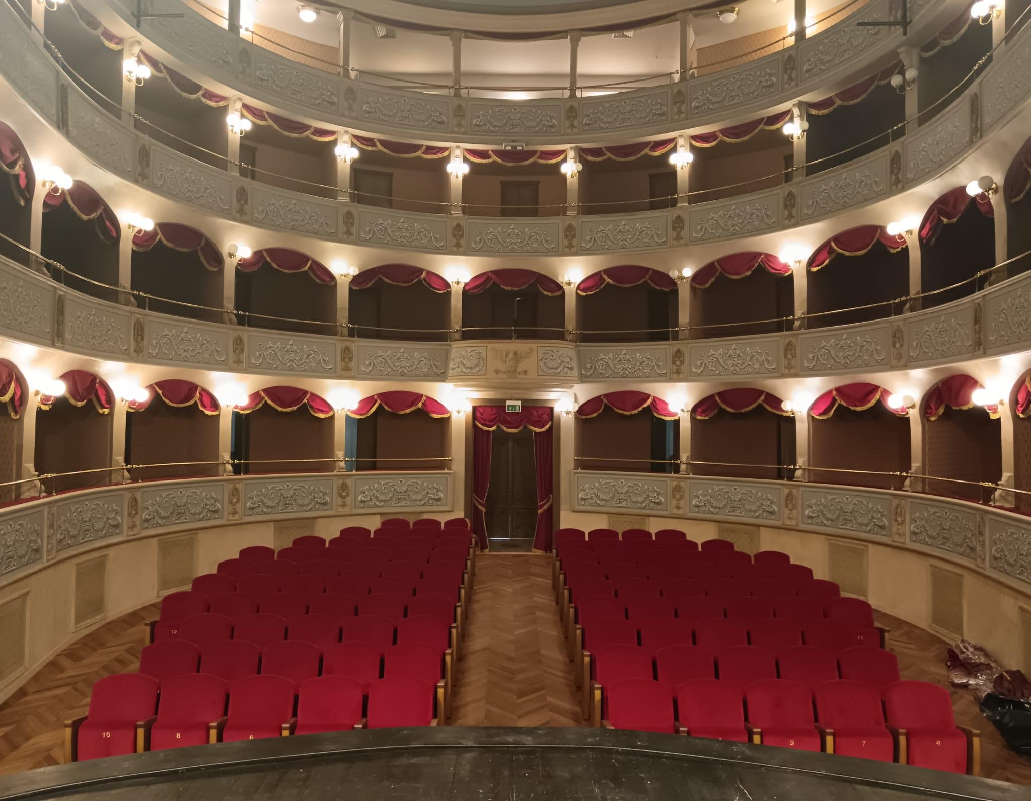 Il teatro Garibaldi restaurato si presenta alla sua Modica Il teatro Garibaldi restaurato si presenta alla sua Modica