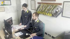 La truffa del fotovoltaico (per 80 milioni di euro) secondo lo schema di Ponzi arriva fino a Ragusa Immagine rappresentativa di La truffa del fotovoltaico (per 80 milioni di euro) secondo lo schema di Ponzi arriva fino a Ragusa