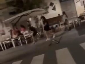 Modica, rissa nella notte, volano sedie e tavoli