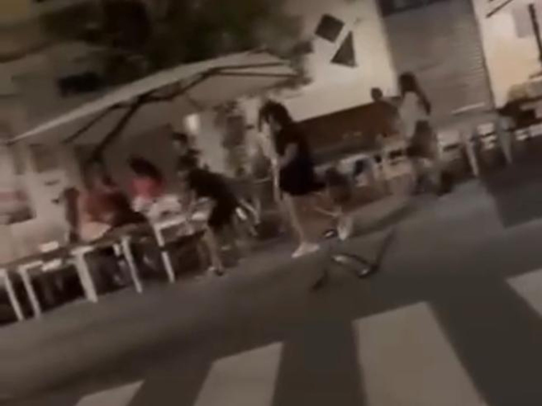 Modica, rissa nella notte, volano sedie e tavoli Modica, rissa nella notte, volano sedie e tavoli