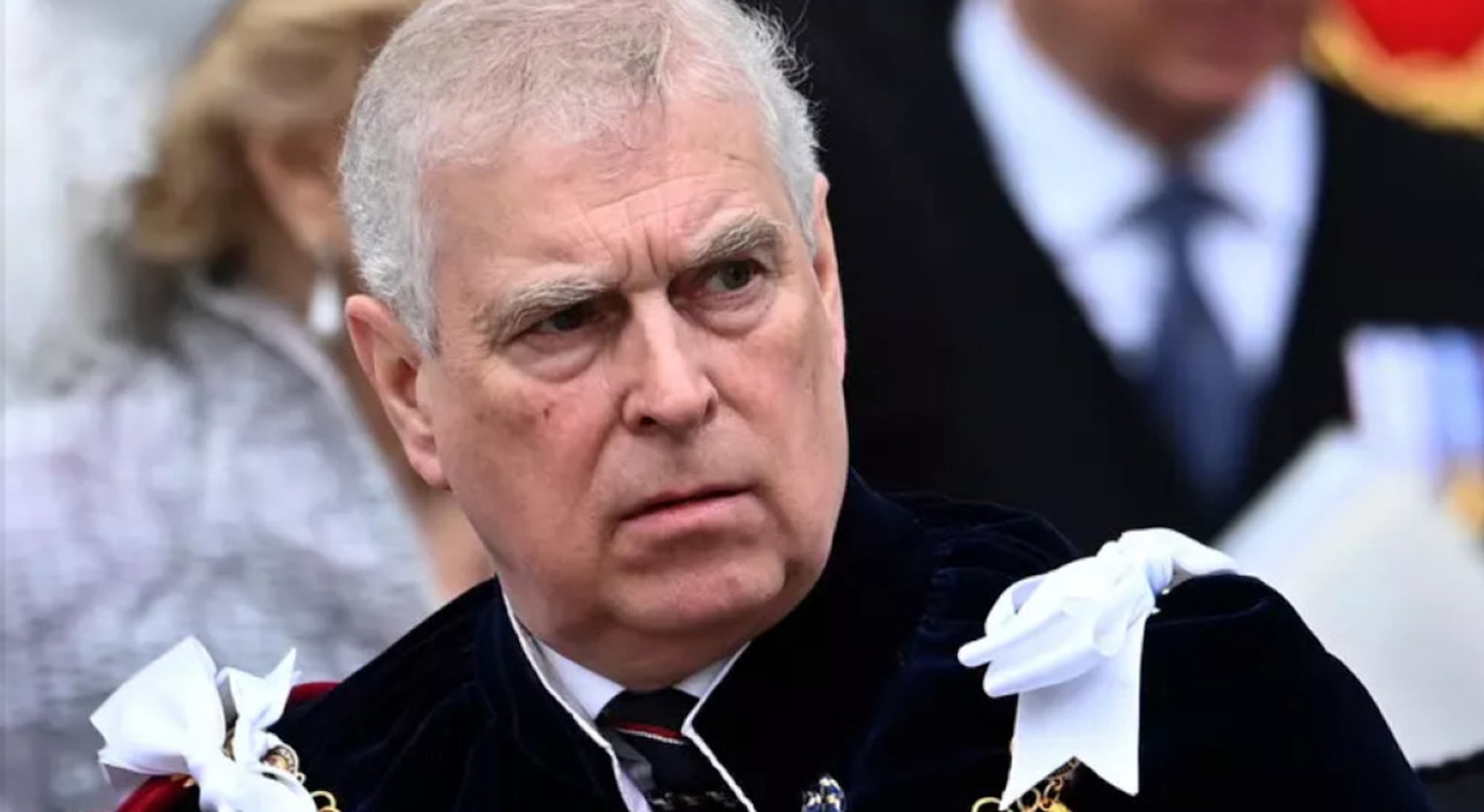 Re Carlo caccia il Principe Andrea, tolti i titoli al fratello minore, sfrattato dal Royal Lodge Re Carlo caccia il Principe Andrea, tolti i titoli al fratello minore, sfrattato dal Royal Lodge