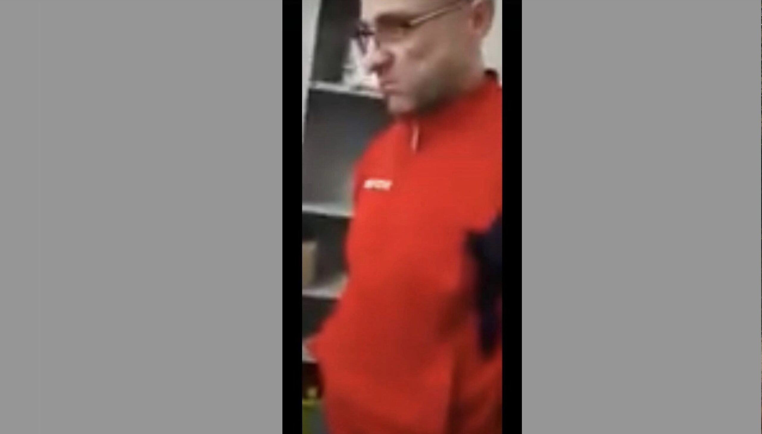 Il boss Stracquadaini, arrestato oggi, in una foto in cui andava a fare la spesa Il boss Stracquadaini, arrestato oggi, in una foto in cui andava a fare la spesa