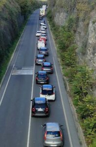 Modica paralizzata dal traffico: ambulanza bloccata per oltre due ore. È caos sulla S.S. 115 Immagine rappresentativa di Modica paralizzata dal traffico: ambulanza bloccata per oltre due ore. È caos sulla S.S. 115