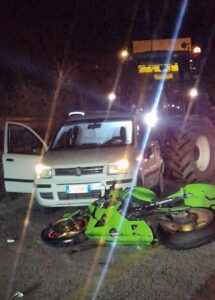Vittoria, auto contro moto. Grave il motociclista