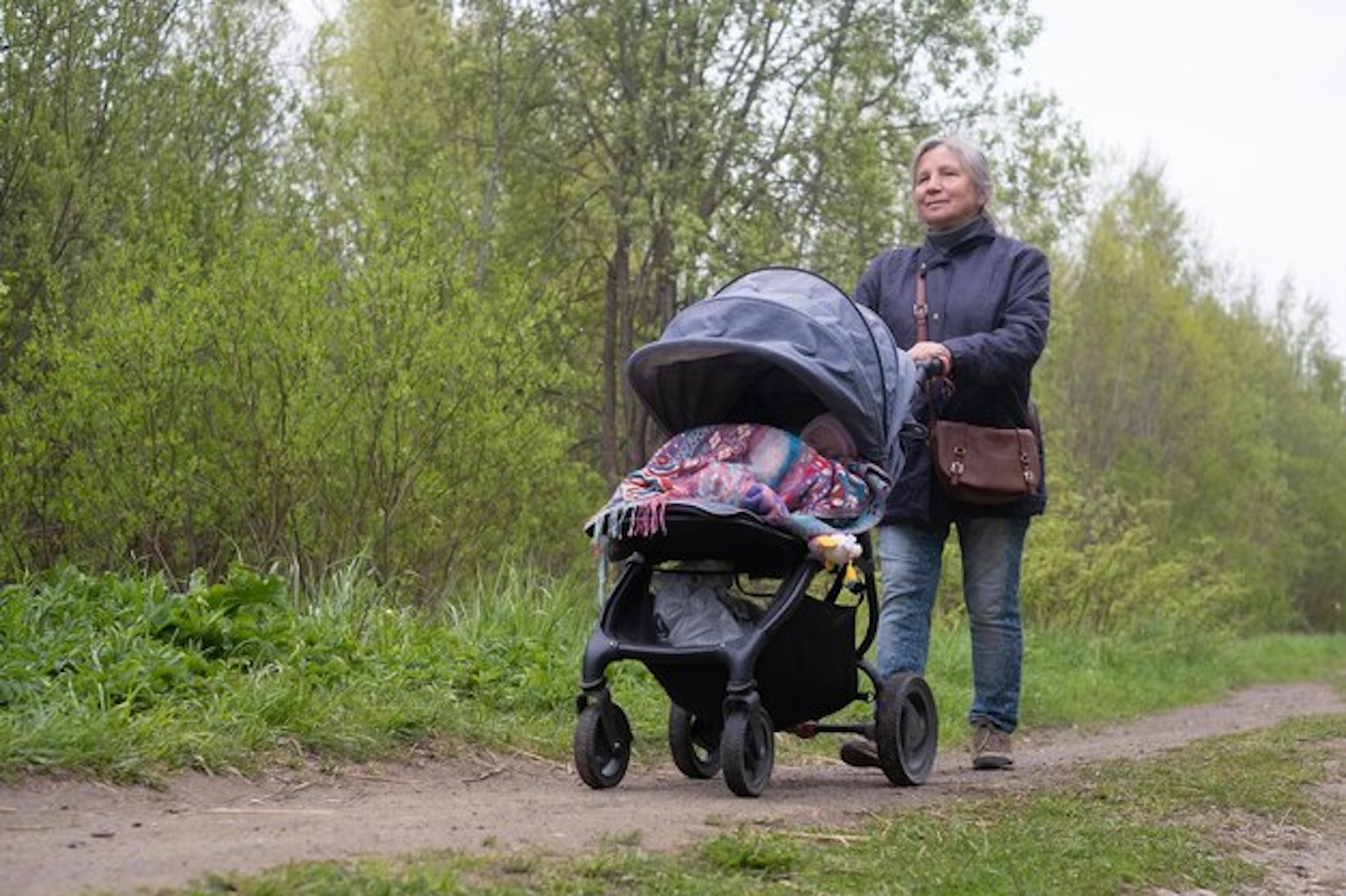 Il passeggino sfugge alla nonna: bimbo di tre mesi precipita per tre metri e cade nel fiume Dora Riparia, è grave