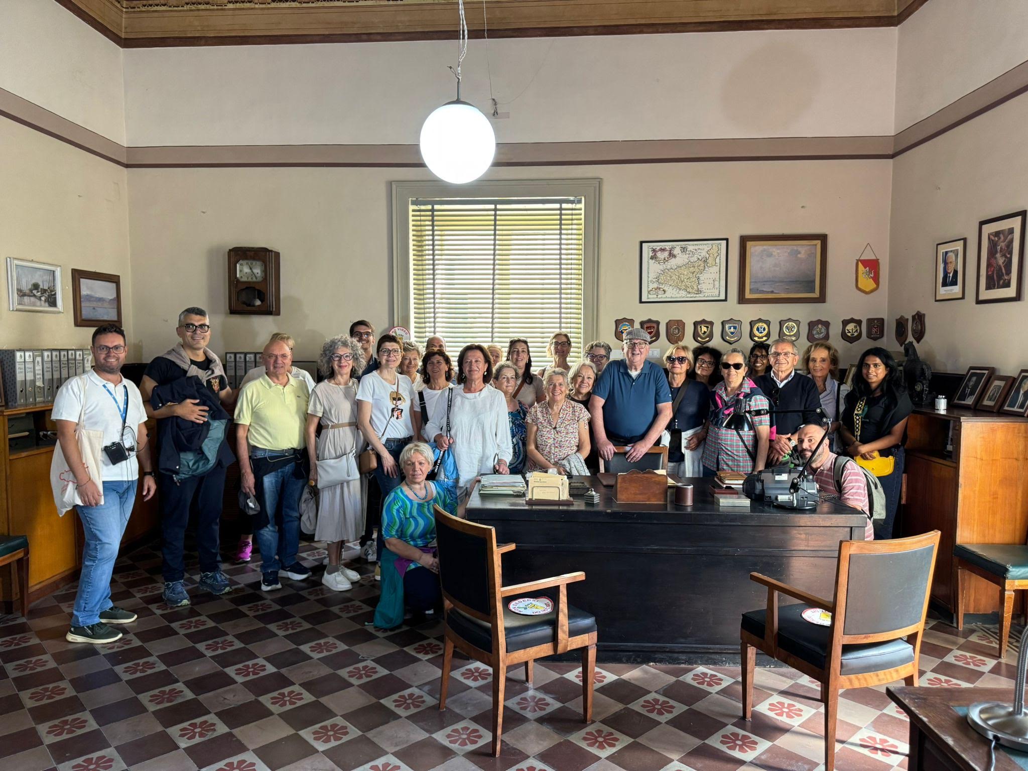 Pazienti oncologici in vacanza a Scicli con loro psicanalista. Presentato il libro “Mamoes, raccontami la mia storia”