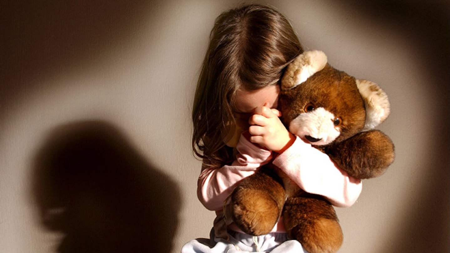 Coppia arrestata per abusi sui figli minori. Facevano l’amore con i bambini Coppia arrestata per abusi sui figli minori. Facevano l’amore con i bambini