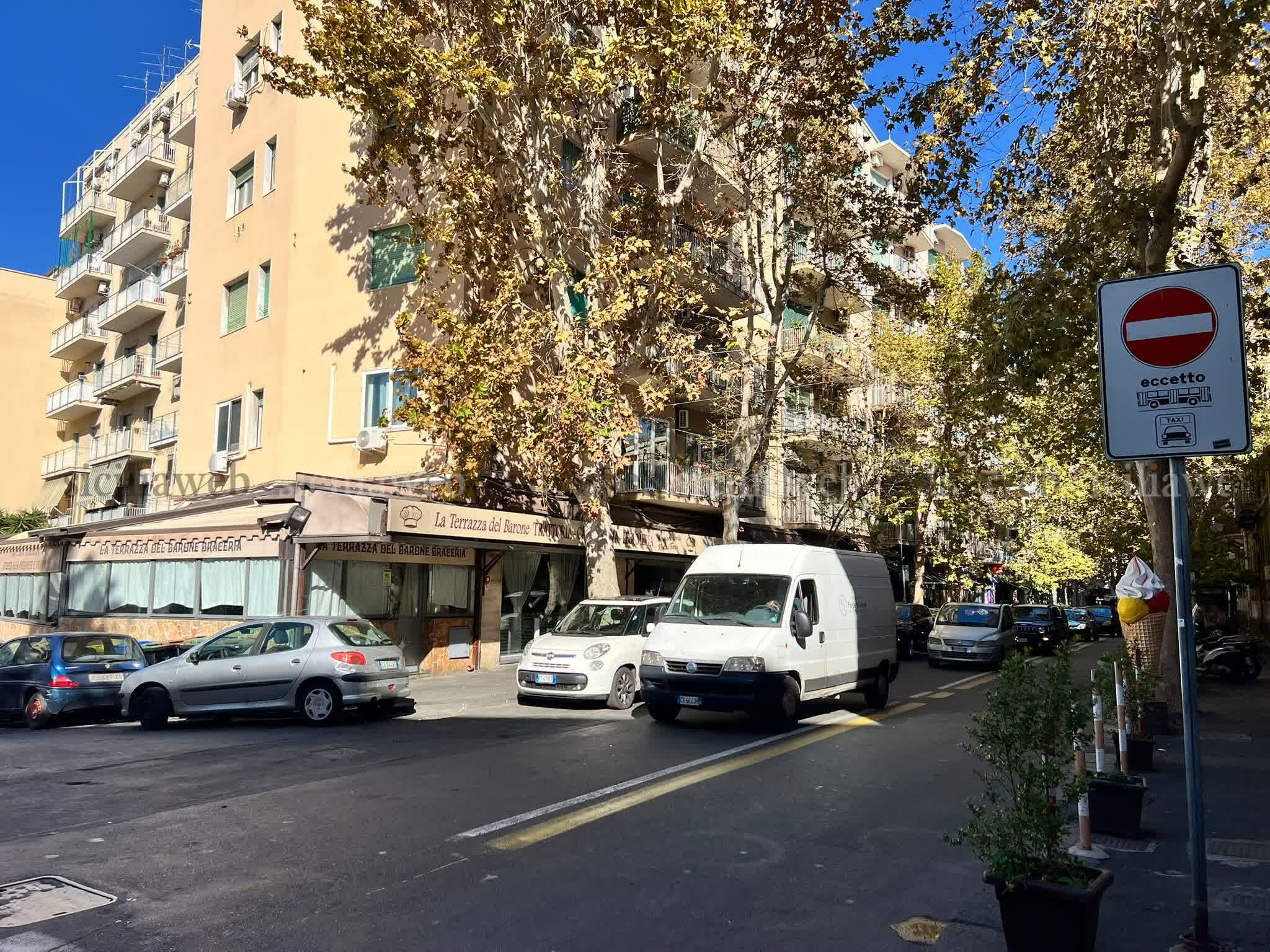 Spari contro una trattoria a Catania Spari contro una trattoria a Catania