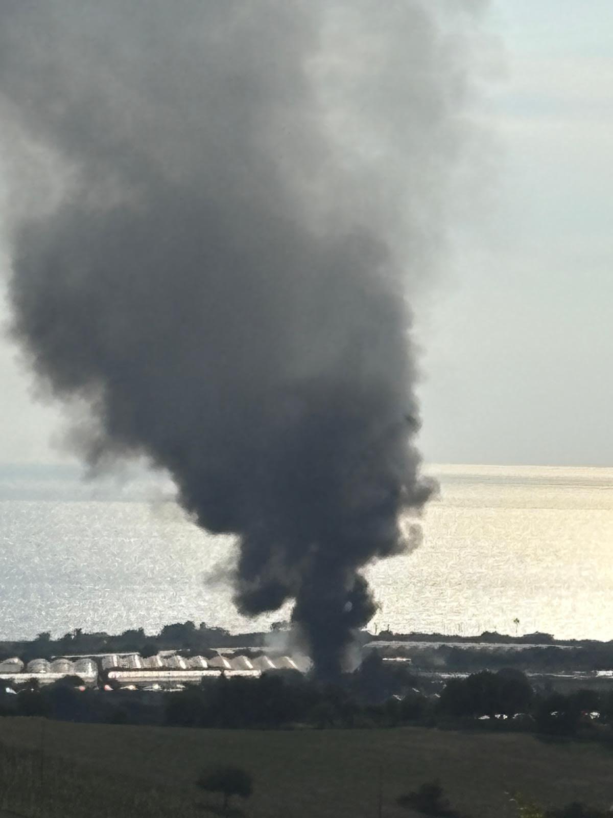 La fumarola della domenica ripresa dalla campagna a monte di Donnalucata