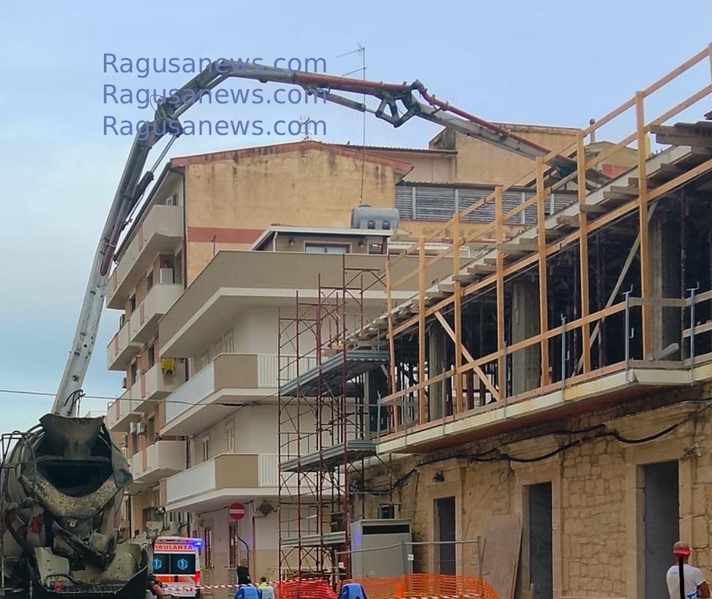 Incidente sul lavoro a Pozzallo, in stato di shock il gruista, un 47enne di Scicli