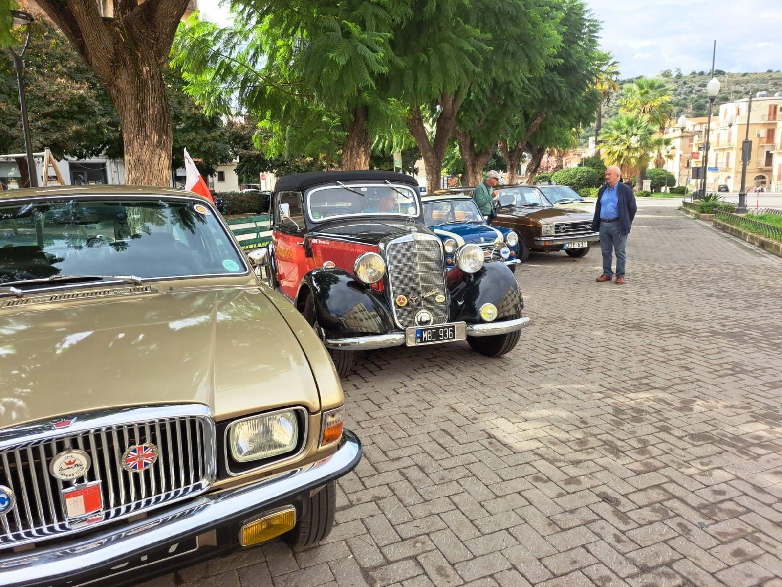 Auto d’epoca a Scicli americane e non solo. Le FOTO
