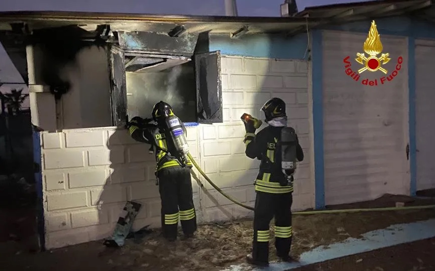 Principio d’incendio nella notte scorsa a Pozzallo ai danni di un chiosco sul lungomare Pietre Nere