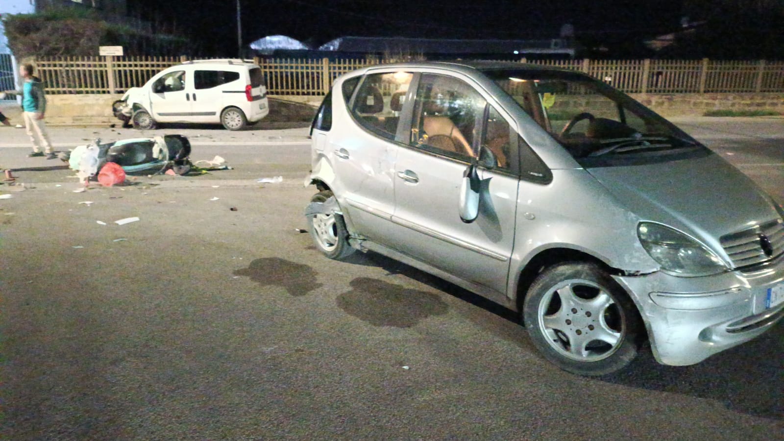 Vittoria-Scoglitti, scontro tra due auto e uno scooter, ferito in prognosi riservata