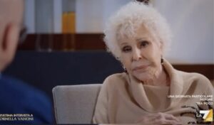 Immagine rappresentativa di Ornella Vanoni, l’ultima intervista: “Sono una persona serena, arrabbiarsi non serve”